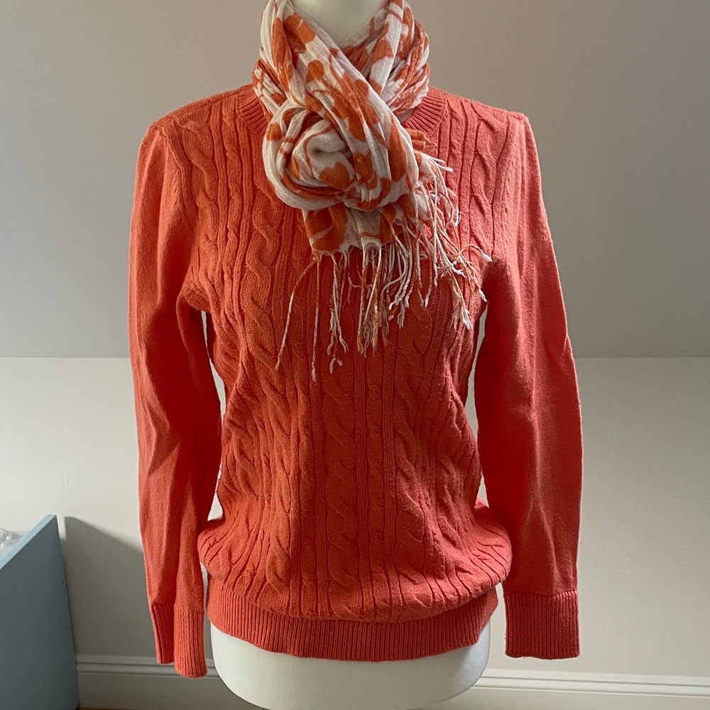 Crew neck cable sweater